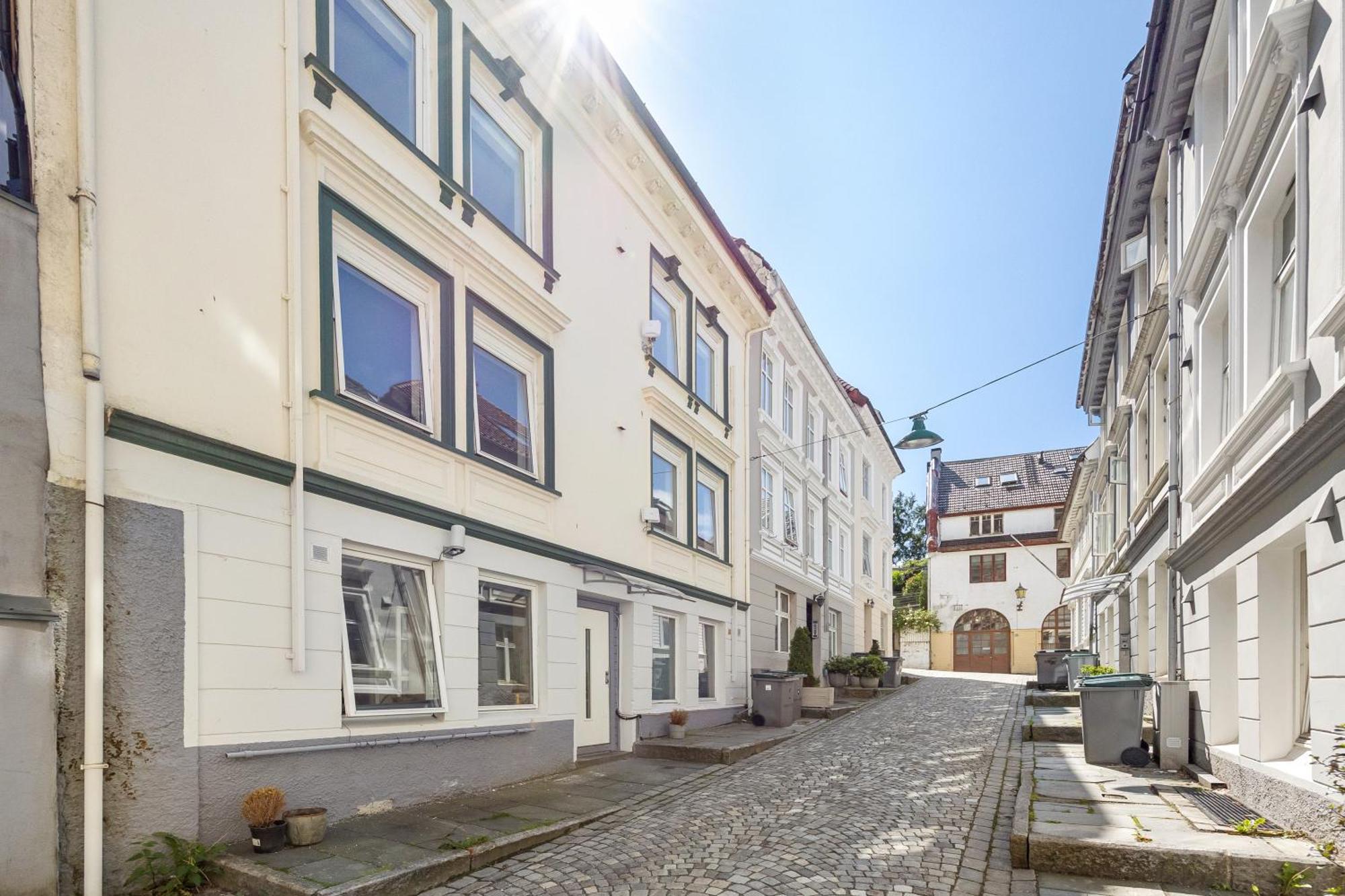 Апартаменты King Bed - Renovated 2024 - 2Br Behind Bryggen Берген Экстерьер фото