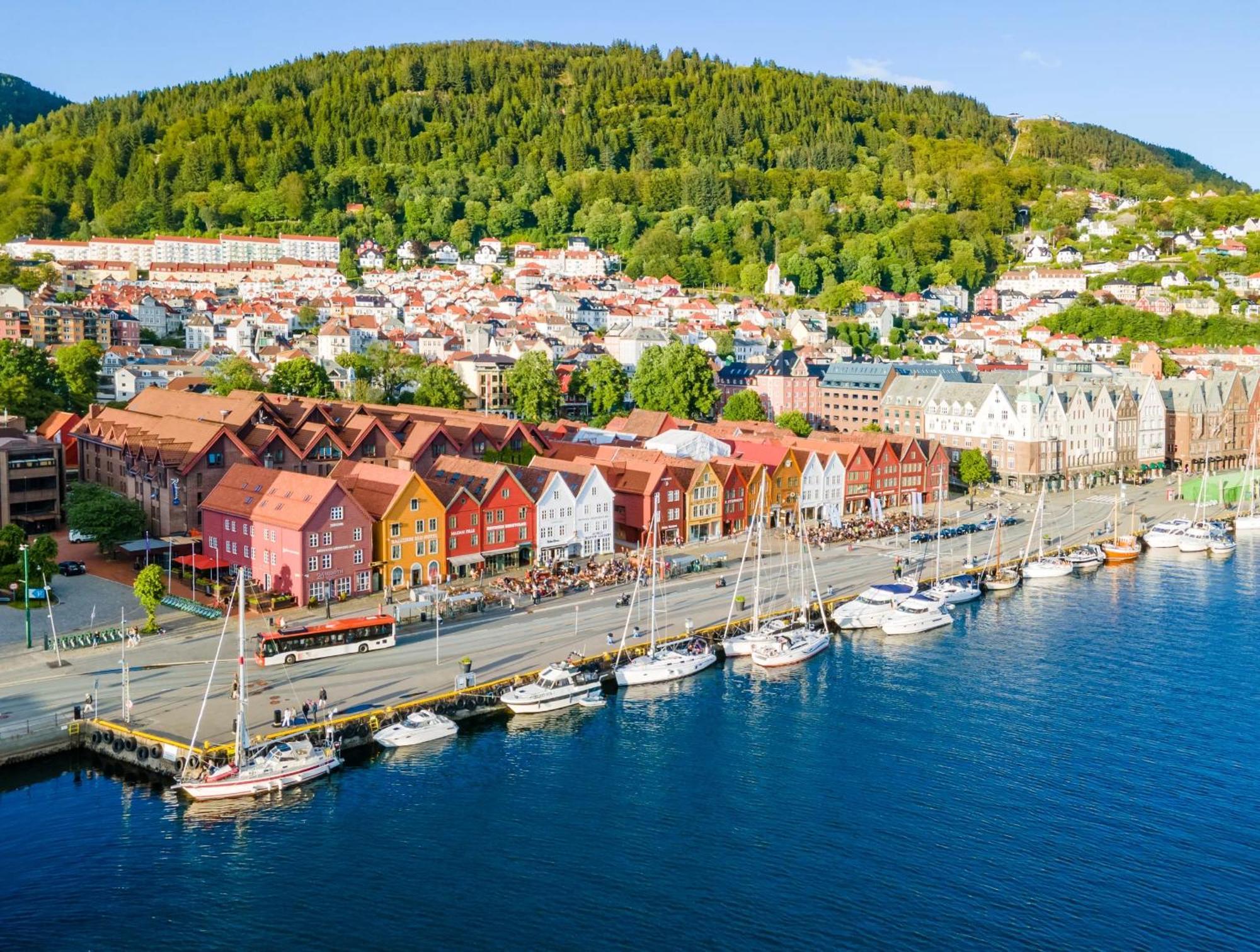 Апартаменты King Bed - Renovated 2024 - 2Br Behind Bryggen Берген Экстерьер фото
